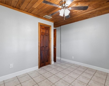 10301 Trail Ridge Lane - Photo Thumbnail 16
