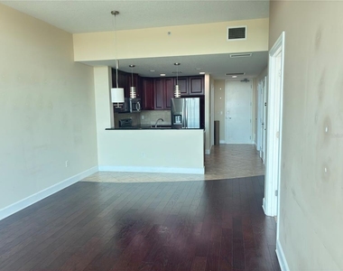 101 S Eola Drive - Photo Thumbnail 6