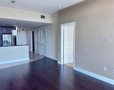 101 S Eola Drive - Photo Thumbnail 7