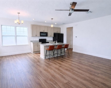 6643 Bridgman Street - Photo Thumbnail 3