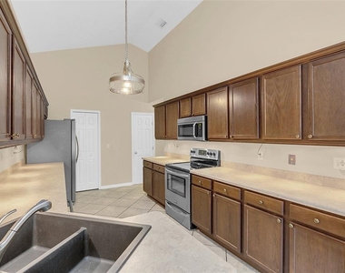 1422 Saffron Trail - Photo Thumbnail 11