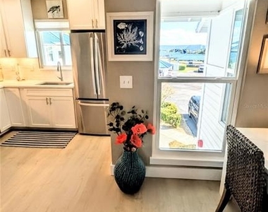 958 Sandpiper Circle - Photo Thumbnail 4