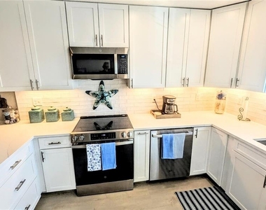 958 Sandpiper Circle - Photo Thumbnail 6