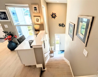 958 Sandpiper Circle - Photo Thumbnail 2
