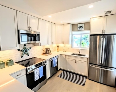 958 Sandpiper Circle - Photo Thumbnail 5