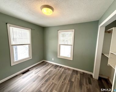 42 Wells Avenue - Photo Thumbnail 7