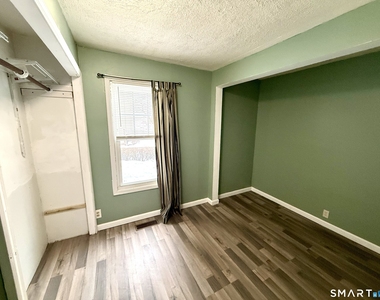 42 Wells Avenue - Photo Thumbnail 5