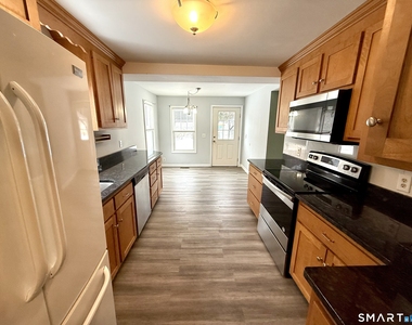 42 Wells Avenue - Photo Thumbnail 8
