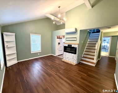 42 Wells Avenue - Photo Thumbnail 3