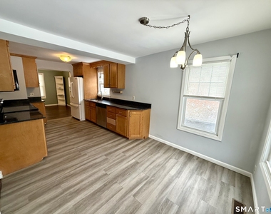 42 Wells Avenue - Photo Thumbnail 10
