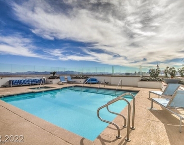 150 Las Vegas Boulevard - Photo Thumbnail 25