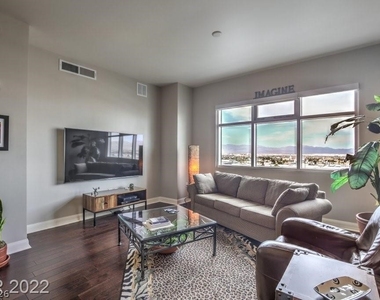 150 Las Vegas Boulevard - Photo Thumbnail 12