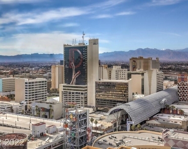 150 Las Vegas Boulevard - Photo Thumbnail 1