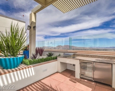 150 Las Vegas Boulevard - Photo Thumbnail 27