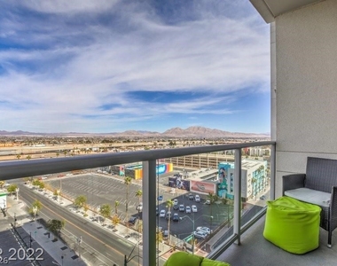 150 Las Vegas Boulevard - Photo Thumbnail 20