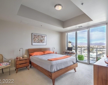 150 Las Vegas Boulevard - Photo Thumbnail 16