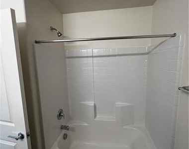 5616 Craftsman Avenue - Photo Thumbnail 9