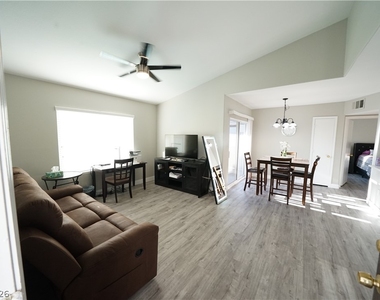 7255 W Sunset Road - Photo Thumbnail 5