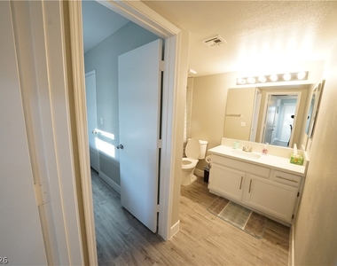 7255 W Sunset Road - Photo Thumbnail 21