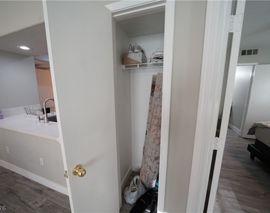 7255 W Sunset Road - Photo Thumbnail 11