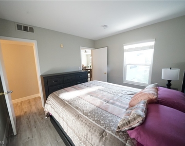 7255 W Sunset Road - Photo Thumbnail 19