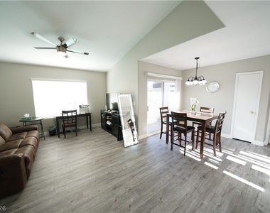 7255 W Sunset Road - Photo Thumbnail 6