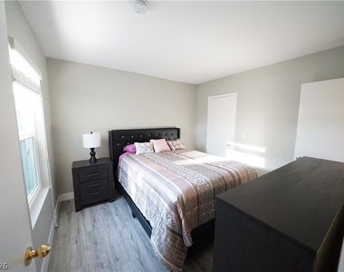 7255 W Sunset Road - Photo Thumbnail 17