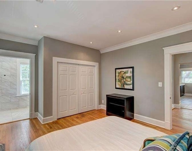 722 Ponce De Leon Court Ne - Photo Thumbnail 3