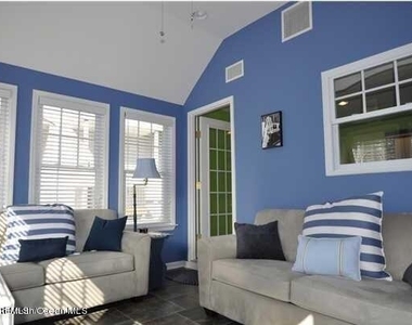 429 Euclid Avenue - Photo Thumbnail 6