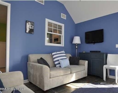 429 Euclid Avenue - Photo Thumbnail 5