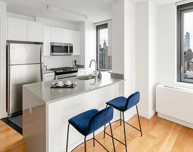 West 57th Street - Photo Thumbnail 2