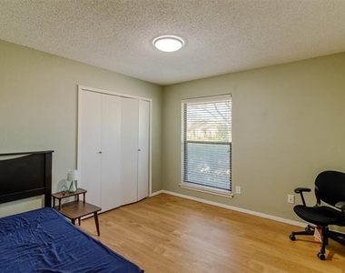 2614 Saint George Drive - Photo Thumbnail 15
