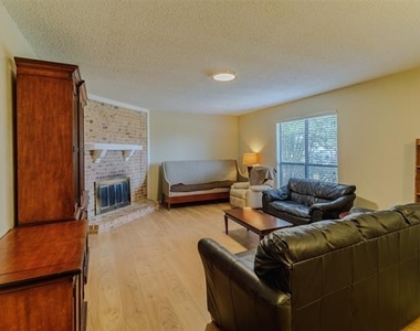 2614 Saint George Drive - Photo Thumbnail 5