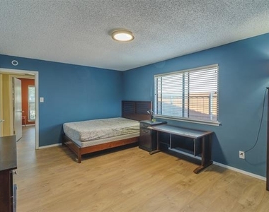 2614 Saint George Drive - Photo Thumbnail 7