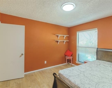 2614 Saint George Drive - Photo Thumbnail 10