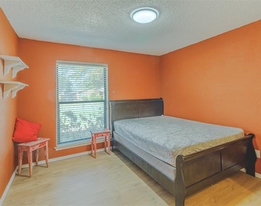 2614 Saint George Drive - Photo Thumbnail 12