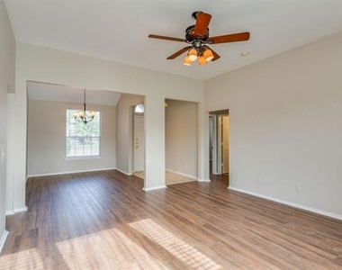 110 Windy Knoll Lane - Photo Thumbnail 5