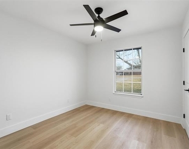 763 Lakeside Drive - Photo Thumbnail 19
