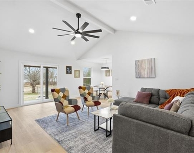 763 Lakeside Drive - Photo Thumbnail 4