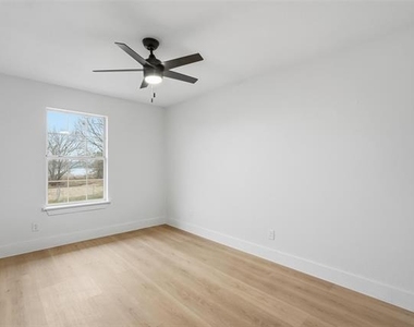 763 Lakeside Drive - Photo Thumbnail 22