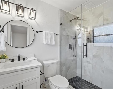 763 Lakeside Drive - Photo Thumbnail 15