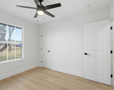 763 Lakeside Drive - Photo Thumbnail 20