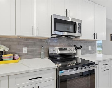 763 Lakeside Drive - Photo Thumbnail 9
