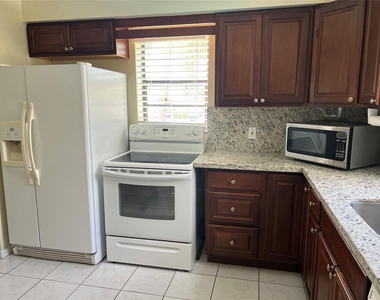 445 Se 21st Avenue - Photo Thumbnail 4
