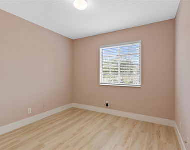 1186 Sw 44th Avenue - Photo Thumbnail 8