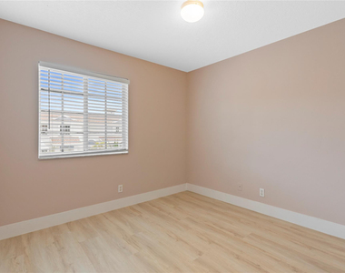 1186 Sw 44th Avenue - Photo Thumbnail 9
