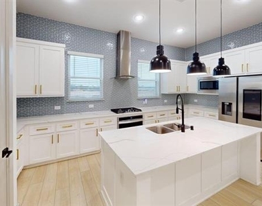2635 Carmelita Street - Photo Thumbnail 3