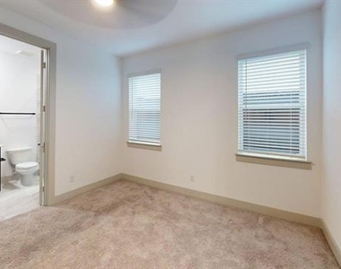 2635 Carmelita Street - Photo Thumbnail 12