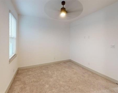 2635 Carmelita Street - Photo Thumbnail 11