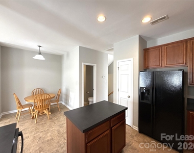 7023 Brighton Park Drive - Photo Thumbnail 8
